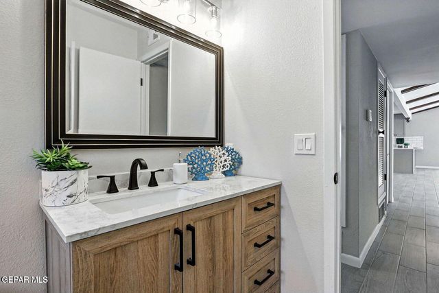 11273 IVANHOE Drive, El Paso, TX 79936