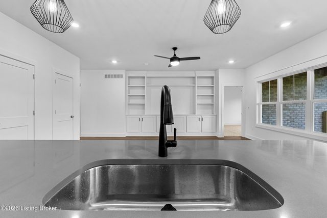4644 Red Tail Ridge, Jeffersonville, IN 47130