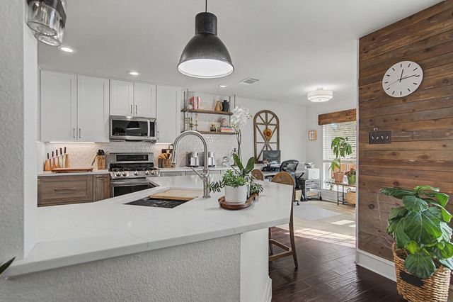 2709 Park Avenue, Bedford, TX 76021