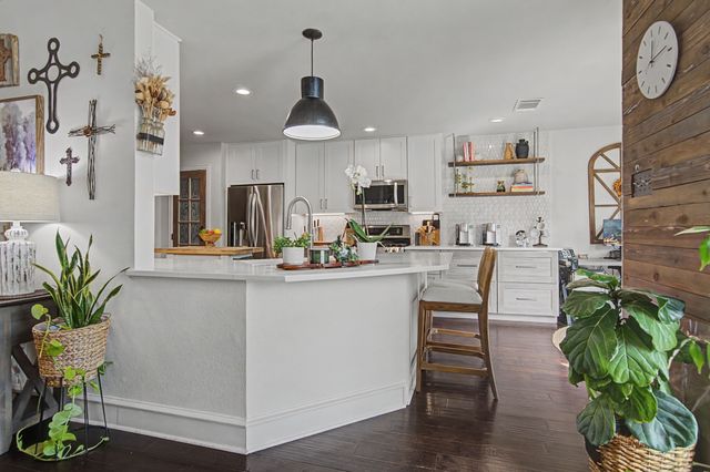 2709 Park Avenue, Bedford, TX 76021