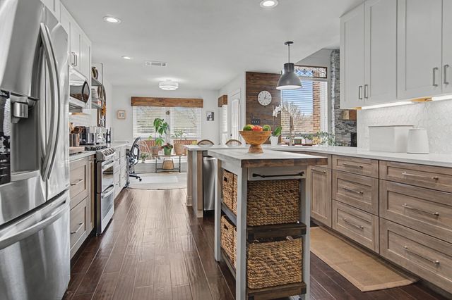 2709 Park Avenue, Bedford, TX 76021