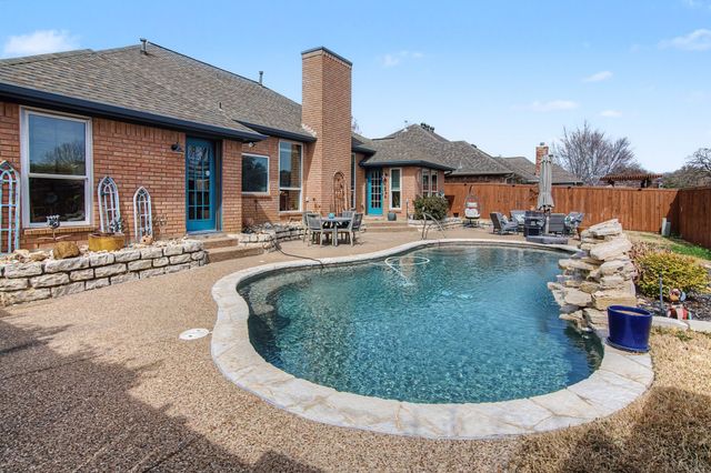 2709 Park Avenue, Bedford, TX 76021