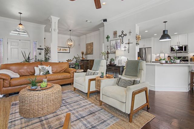 2709 Park Avenue, Bedford, TX 76021