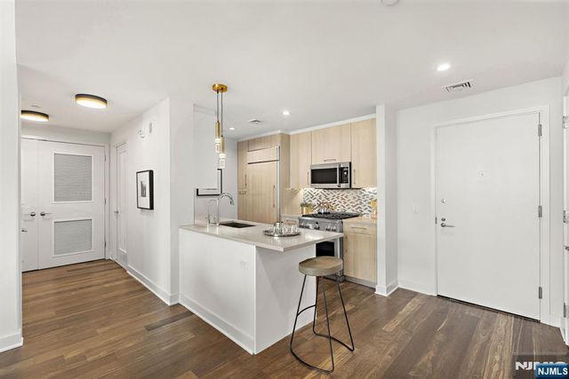 1200 Ave At Port Imperial 503, Weehawken, NJ 07086