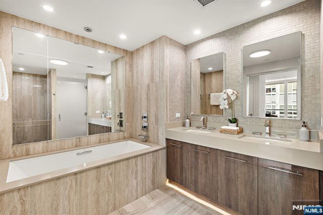 1200 Ave At Port Imperial 503, Weehawken, NJ 07086
