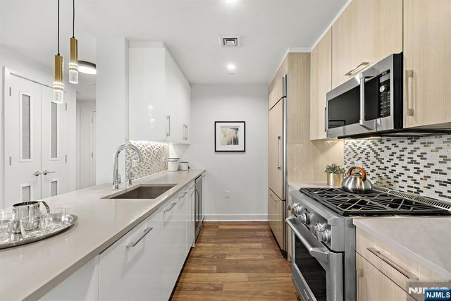 1200 Ave At Port Imperial 503, Weehawken, NJ 07086