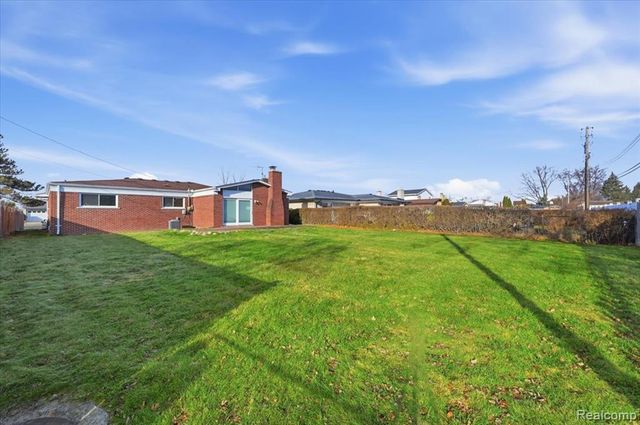 33164 Chatsworth Drive, Sterling Heights, MI 48312