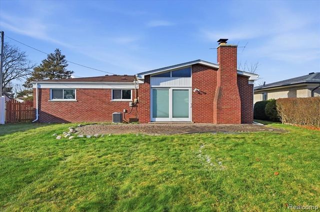 33164 Chatsworth Drive, Sterling Heights, MI 48312