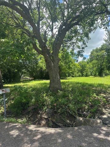 1309 S 4th Street, Bonham, TX 75418
