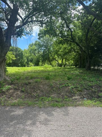 1309 S 4th Street, Bonham, TX 75418