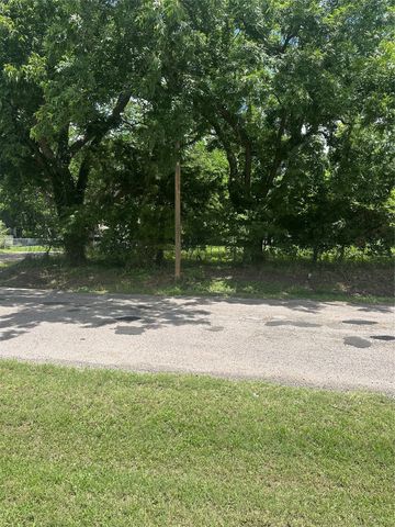 1309 S 4th Street, Bonham, TX 75418