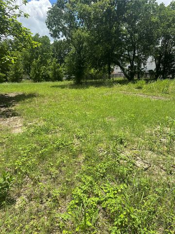 1309 S 4th Street, Bonham, TX 75418