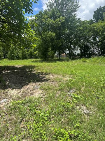 1309 S 4th Street, Bonham, TX 75418
