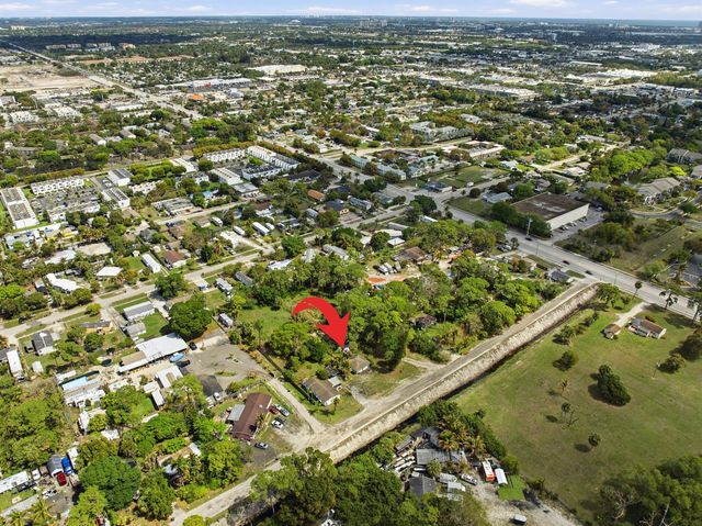 5133 Pine Grove Drive N, West Palm Beach, FL 33417