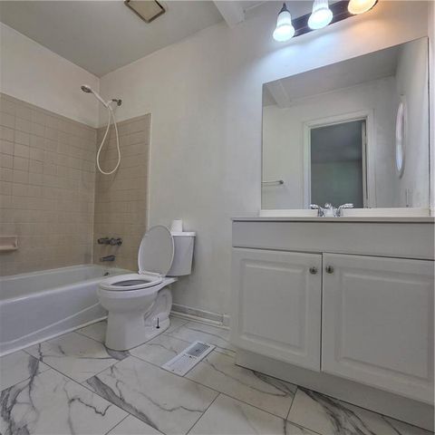 5025 Leeshire Trail 7, Tucker, GA 30084