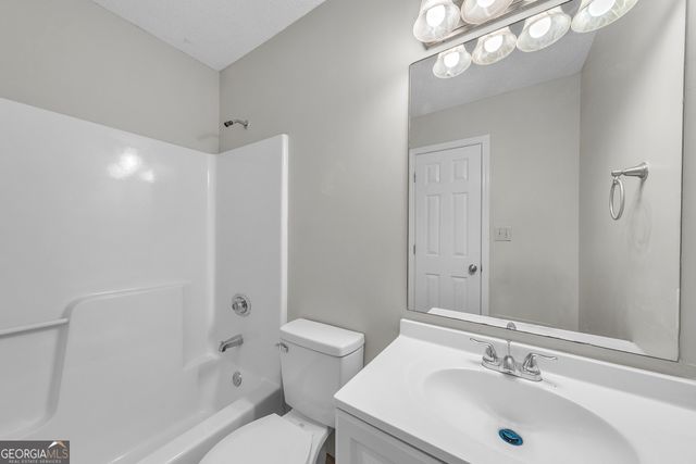 205 Planters Walk, Locust Grove, GA 30248