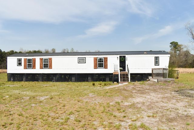 9968 Hardwick Rd., Nichols, SC 29581