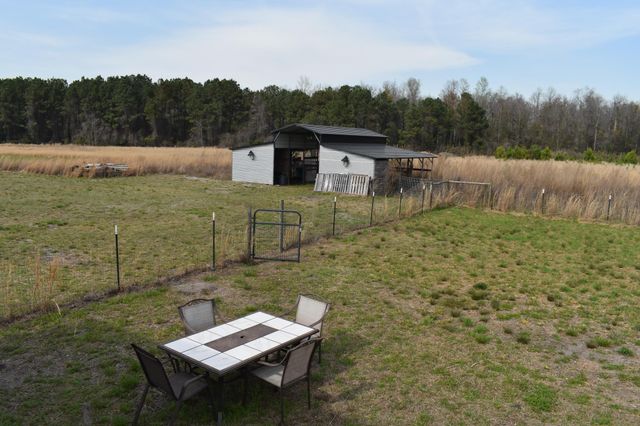 9968 Hardwick Rd., Nichols, SC 29581