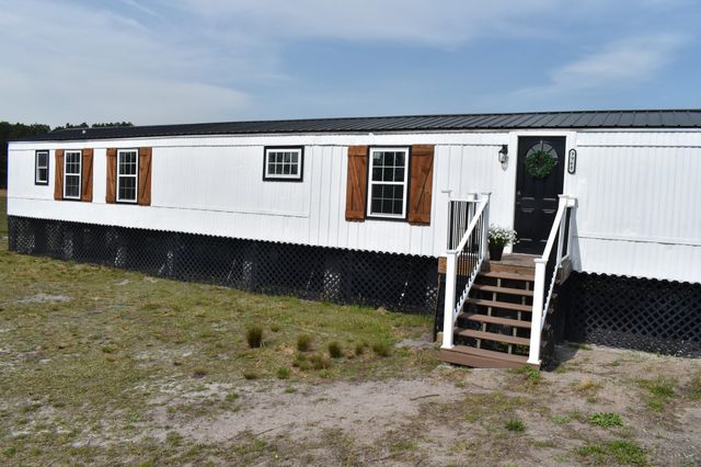 9968 Hardwick Rd., Nichols, SC 29581