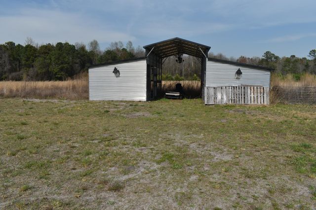 9968 Hardwick Rd., Nichols, SC 29581