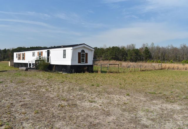 9968 Hardwick Rd., Nichols, SC 29581