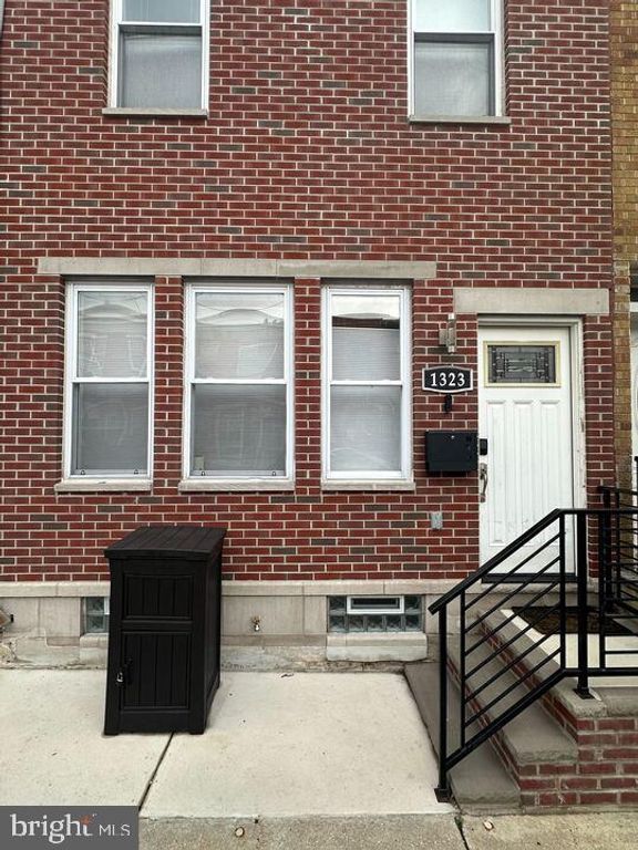 1323 S 17TH ST, Philadelphia, PA 19146