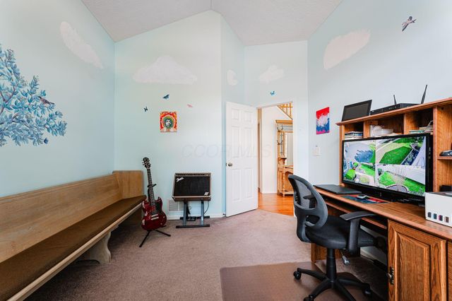1948 Mayflower Circle, Grove City, OH 43123