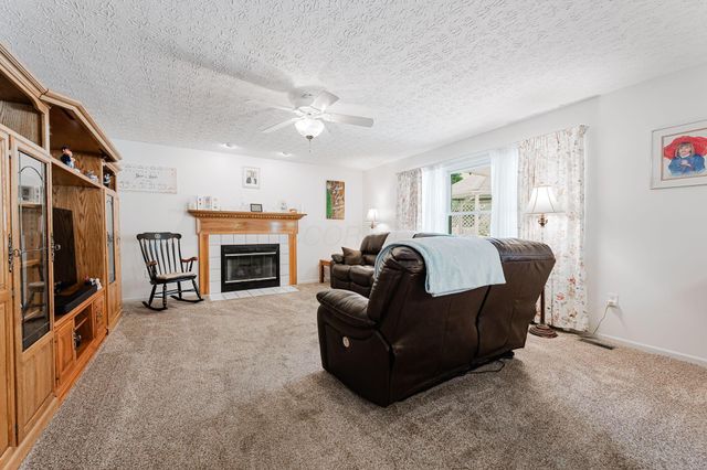 1948 Mayflower Circle, Grove City, OH 43123