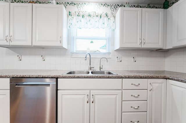 1948 Mayflower Circle, Grove City, OH 43123