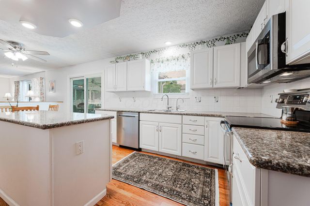 1948 Mayflower Circle, Grove City, OH 43123