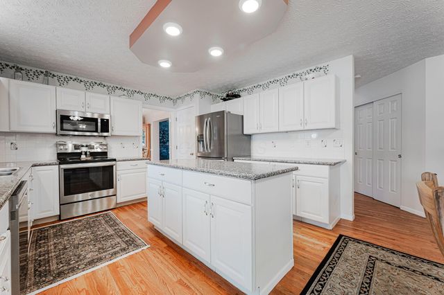 1948 Mayflower Circle, Grove City, OH 43123