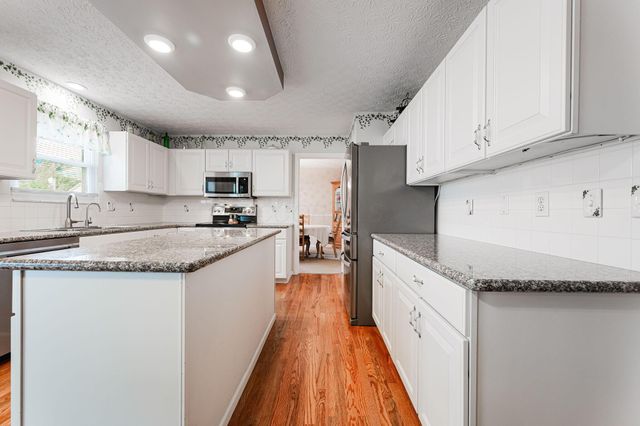 1948 Mayflower Circle, Grove City, OH 43123