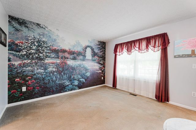 1948 Mayflower Circle, Grove City, OH 43123