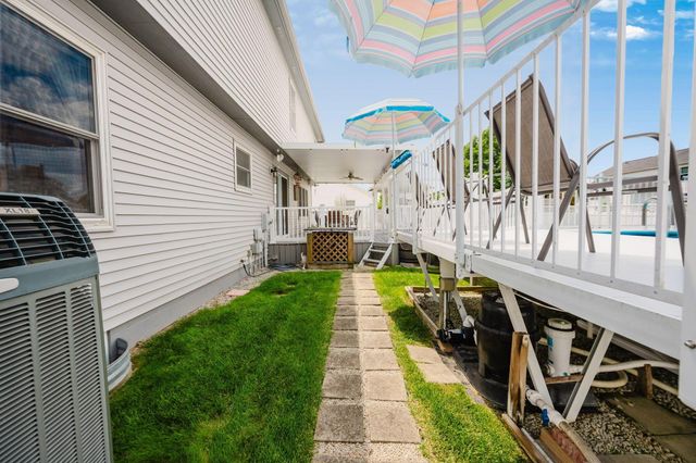 1948 Mayflower Circle, Grove City, OH 43123