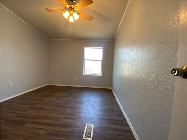 190 Lago Vista Dr, Rockport, TX 78382