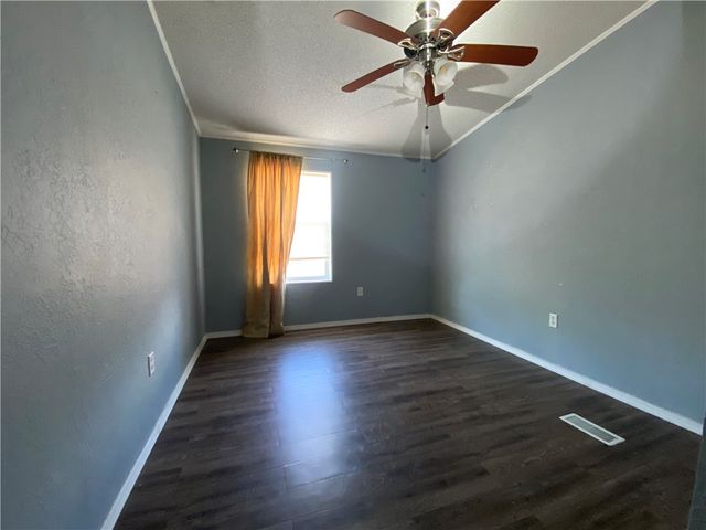 190 Lago Vista Dr, Rockport, TX 78382