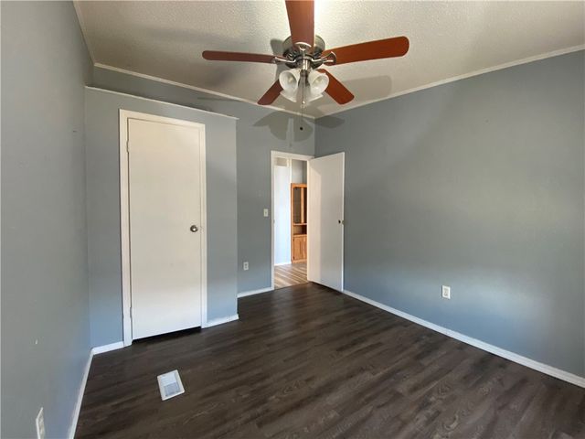 190 Lago Vista Dr, Rockport, TX 78382