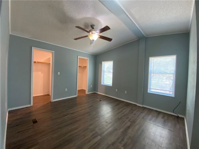 190 Lago Vista Dr, Rockport, TX 78382