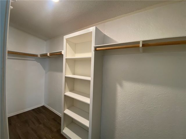 190 Lago Vista Dr, Rockport, TX 78382