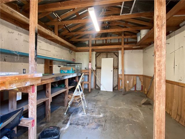 190 Lago Vista Dr, Rockport, TX 78382