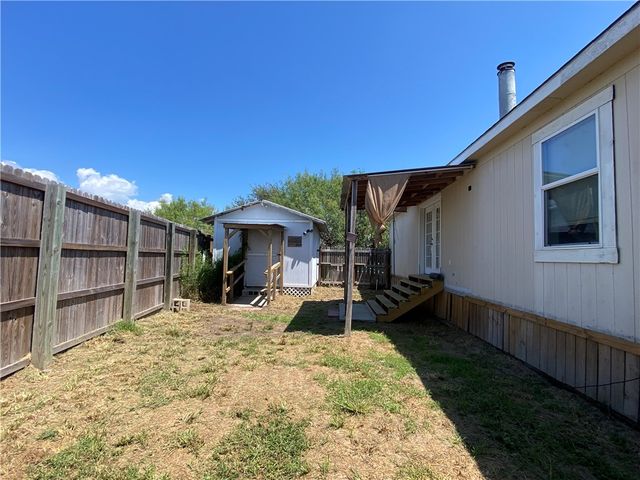 190 Lago Vista Dr, Rockport, TX 78382