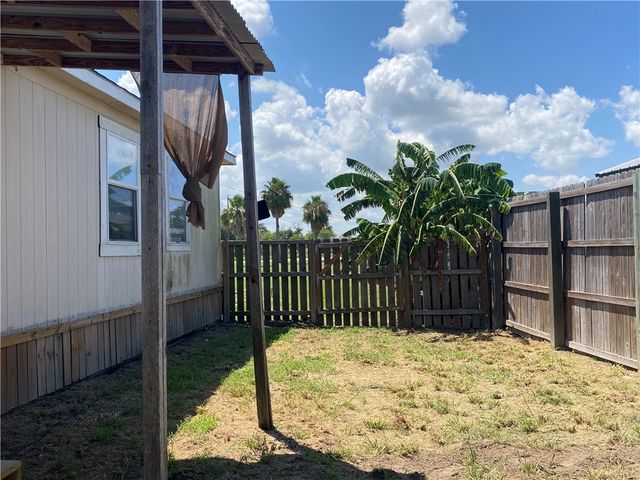 190 Lago Vista Dr, Rockport, TX 78382