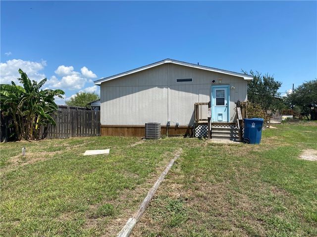 190 Lago Vista Dr, Rockport, TX 78382