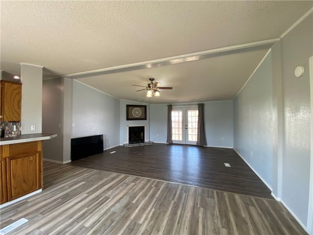 190 Lago Vista Dr, Rockport, TX 78382