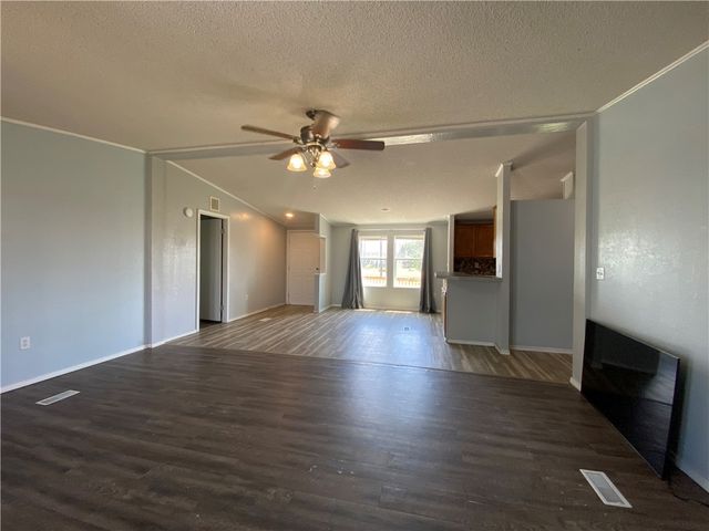 190 Lago Vista Dr, Rockport, TX 78382