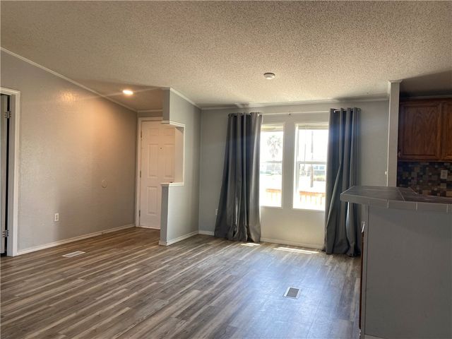 190 Lago Vista Dr, Rockport, TX 78382