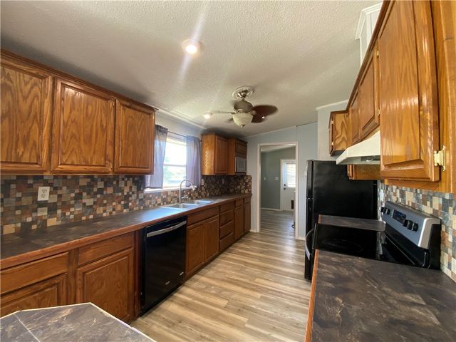 190 Lago Vista Dr, Rockport, TX 78382