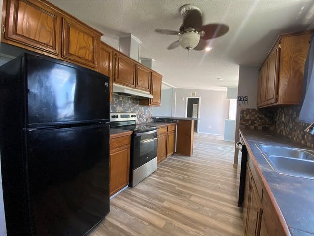 190 Lago Vista Dr, Rockport, TX 78382