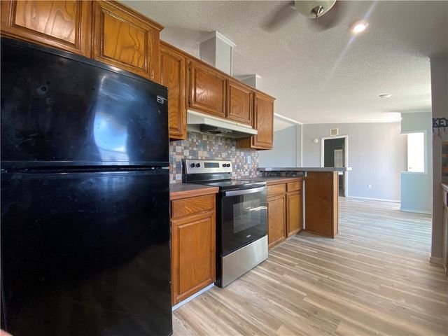 190 Lago Vista Dr, Rockport, TX 78382