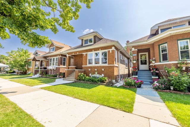 3035 N Luna Avenue, Chicago, IL 60641